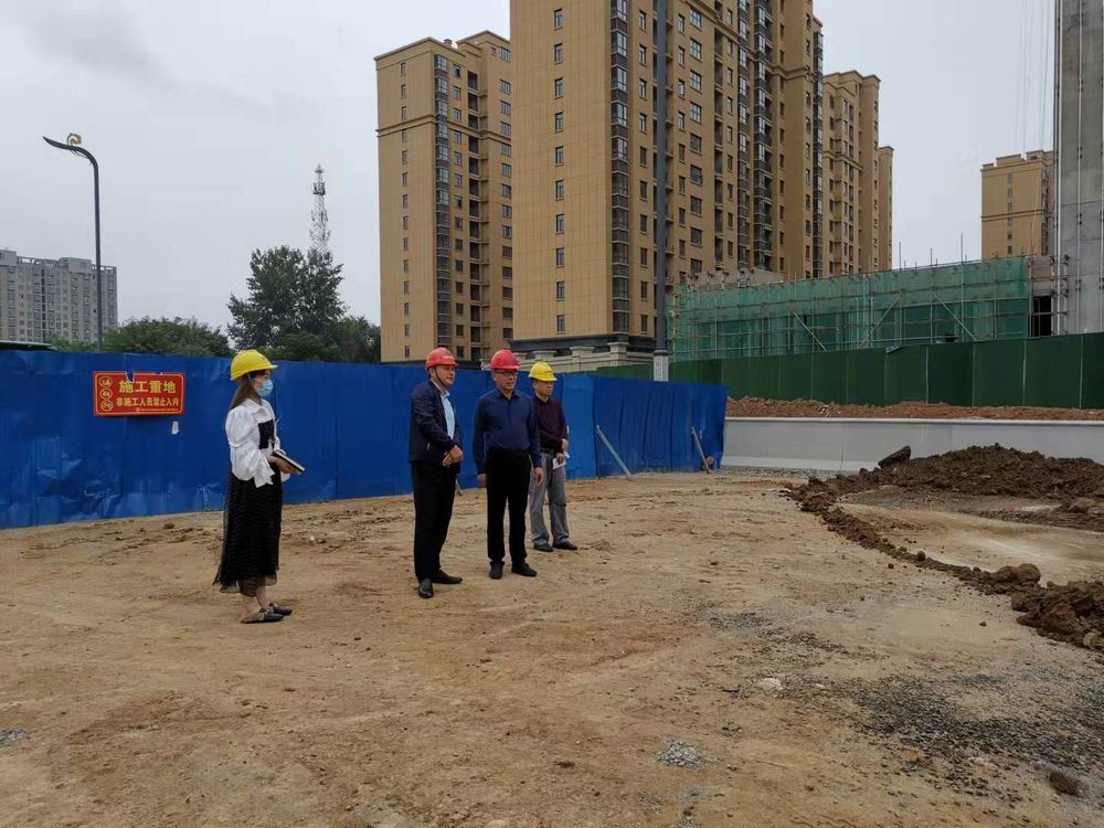 集團(tuán)董事長孔德穩(wěn)趕赴新十八大街項目施工現(xiàn)場、王水生產(chǎn)基地視察工作